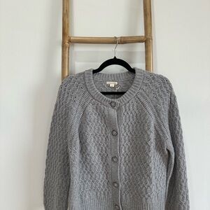 Elegant Gray Knit Cardigan